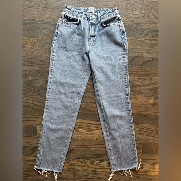 BDG Denim - BDG  Urban Outfitters Mom High-Rise Straight Jeans with Raw Hem 25